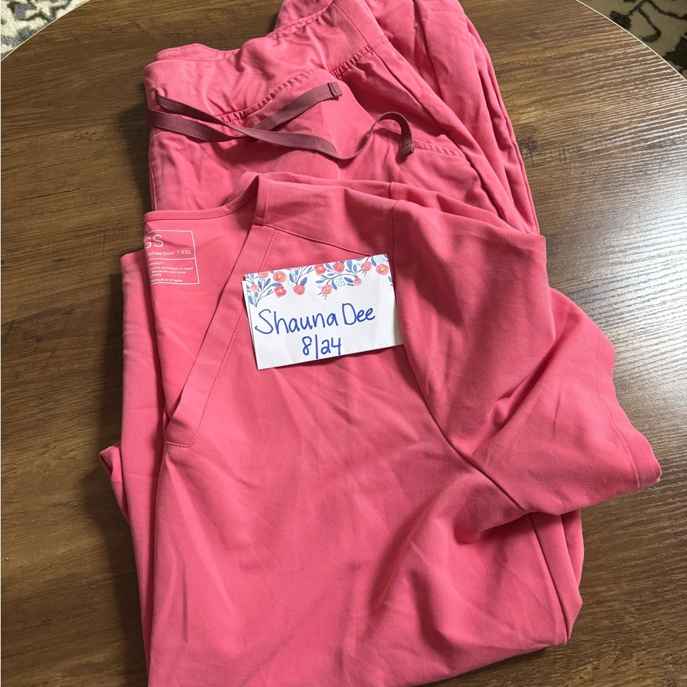 Figs Women's Scrub Set